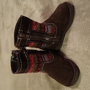 Cherokee kids/toddler 6 brown suede w/ fuschia & pink pattern w/ inside zippers